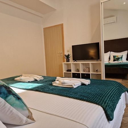 Holiday Home Near Trogir Kaštel Štafilić Exteriör bild