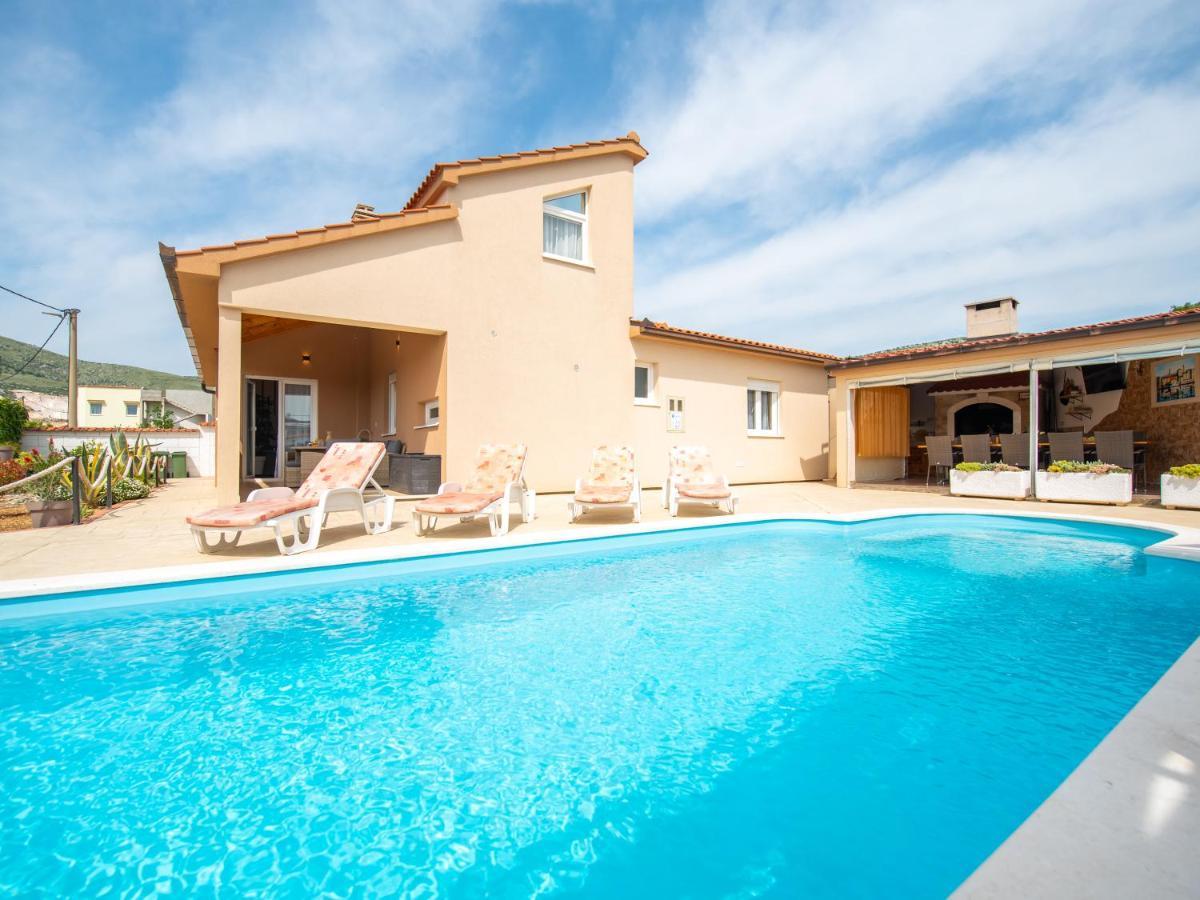 Holiday Home Near Trogir Kaštel Štafilić Exteriör bild