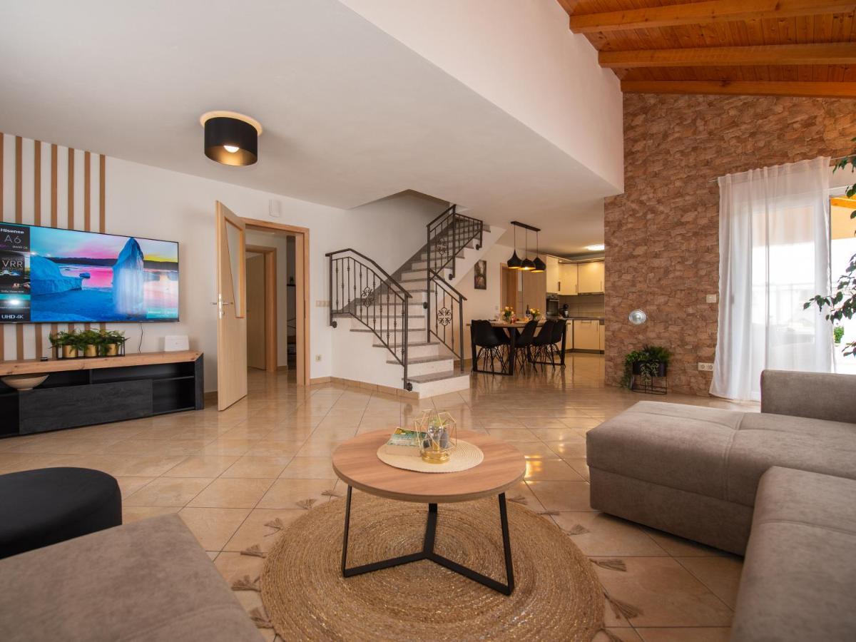 Holiday Home Near Trogir Kaštel Štafilić Exteriör bild