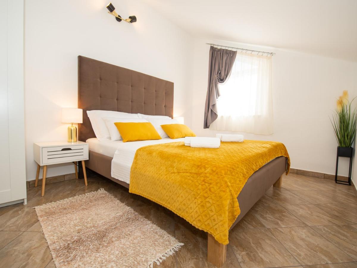 Holiday Home Near Trogir Kaštel Štafilić Exteriör bild