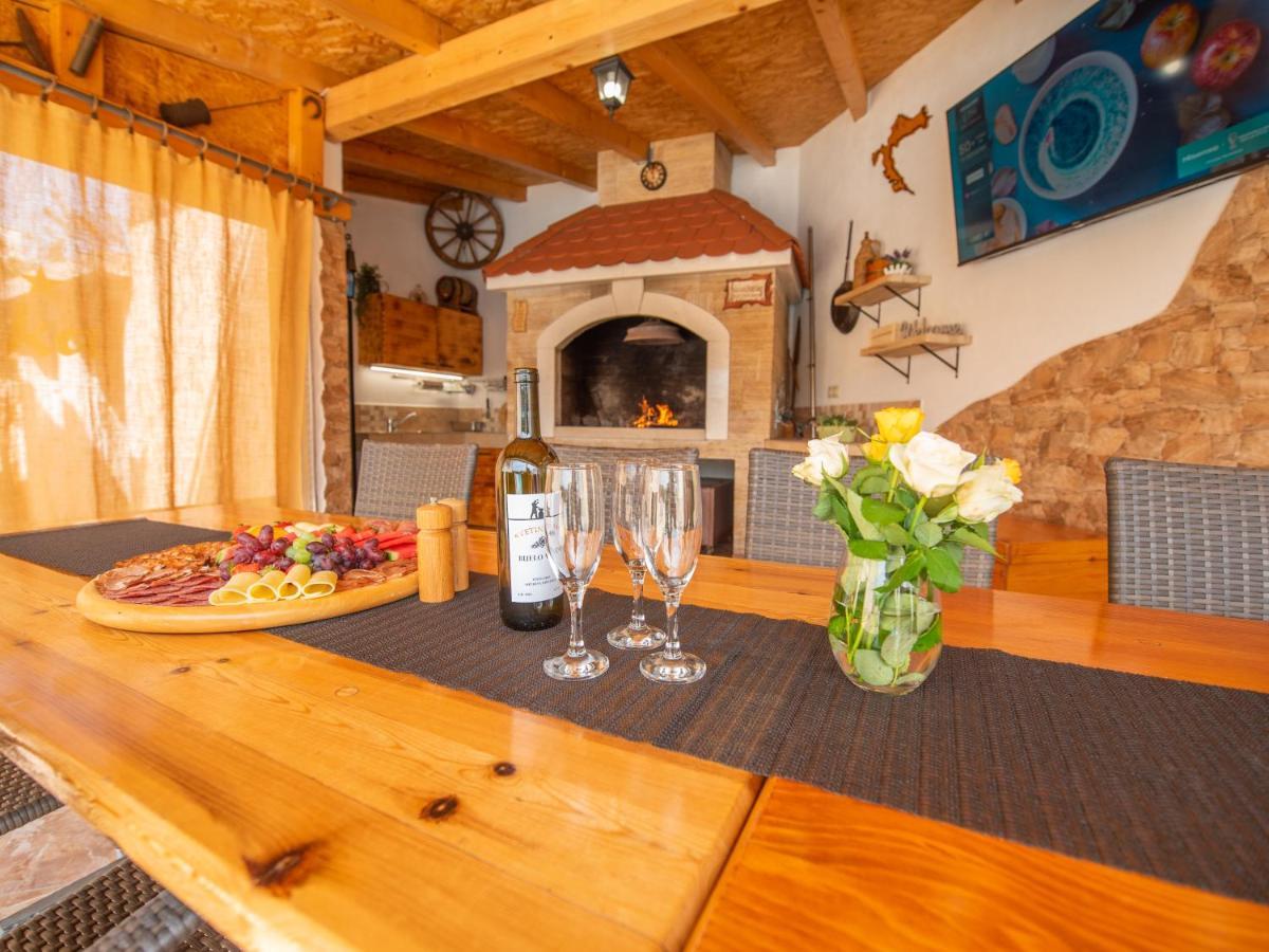 Holiday Home Near Trogir Kaštel Štafilić Exteriör bild