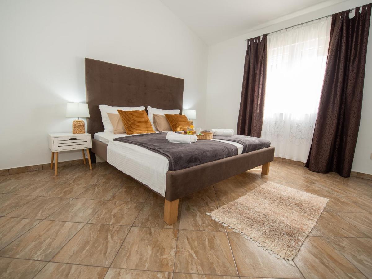 Holiday Home Near Trogir Kaštel Štafilić Exteriör bild