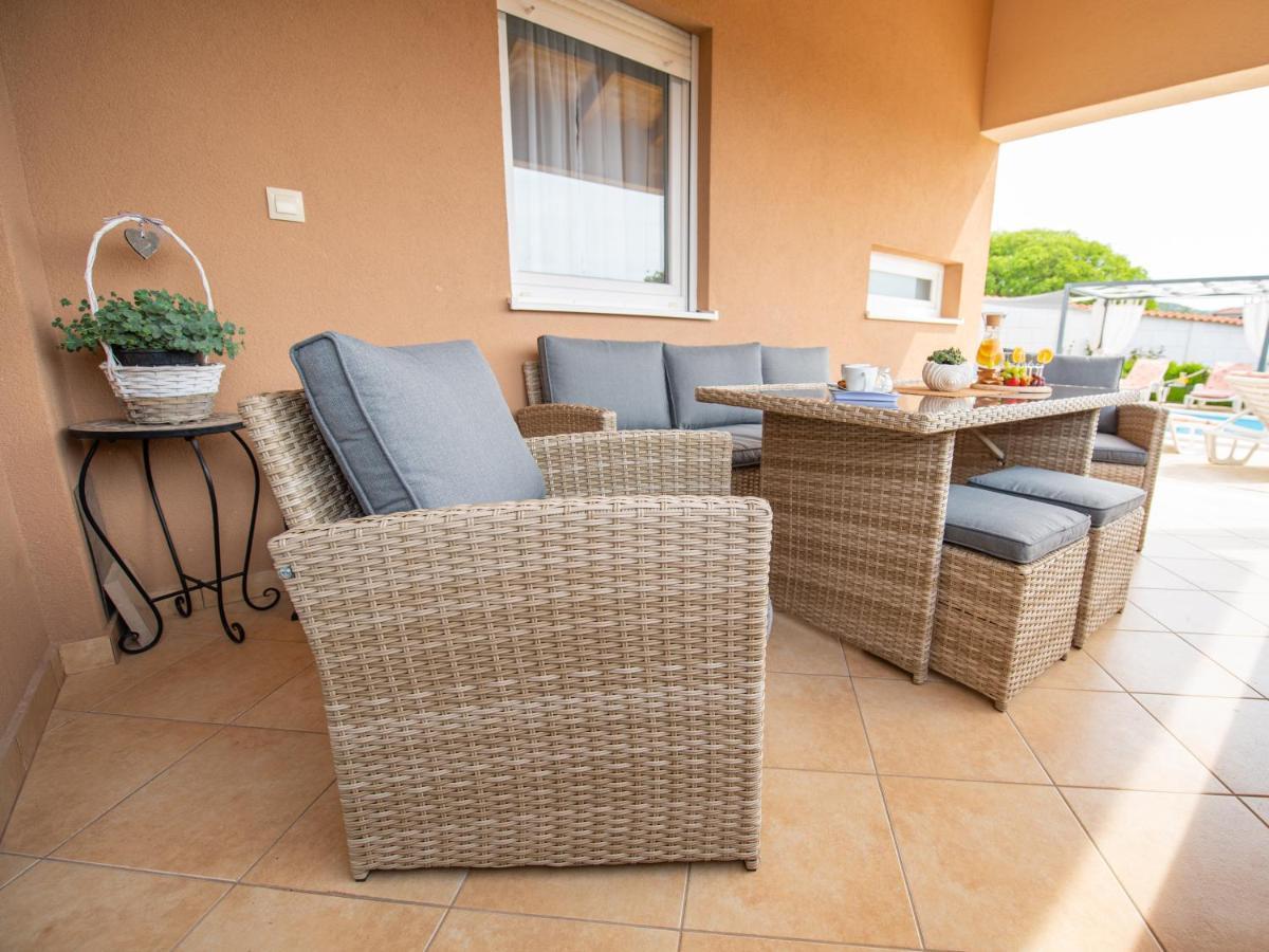 Holiday Home Near Trogir Kaštel Štafilić Exteriör bild