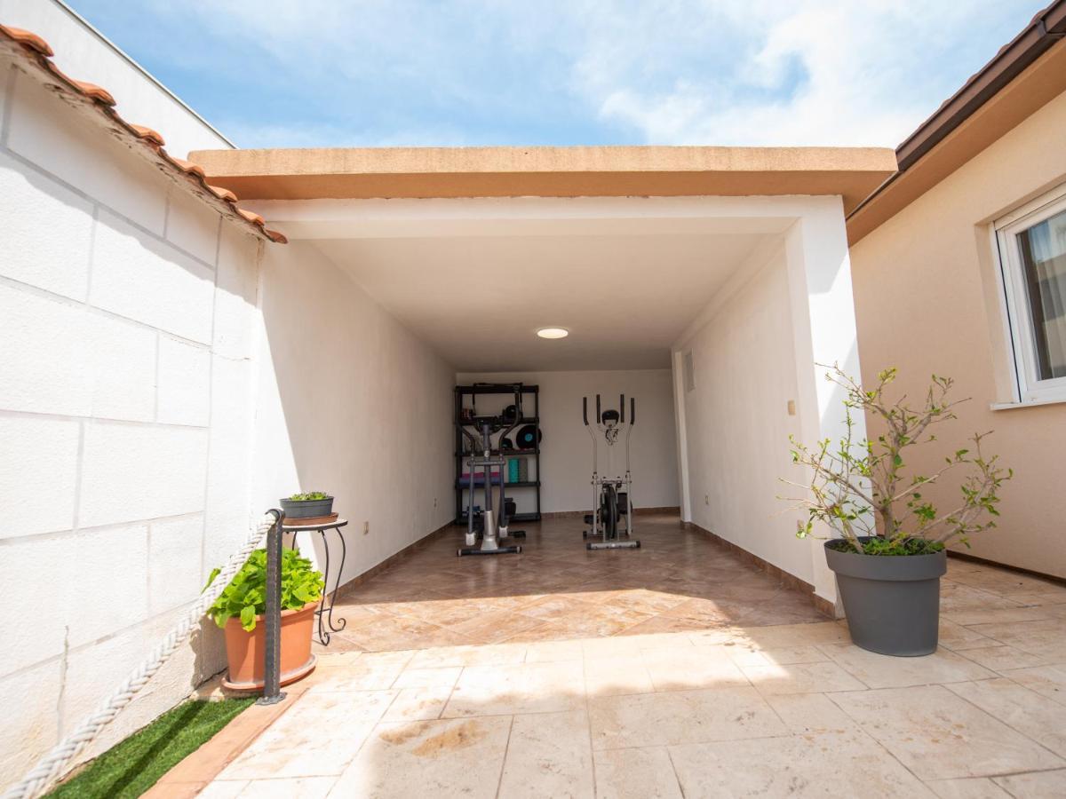 Holiday Home Near Trogir Kaštel Štafilić Exteriör bild