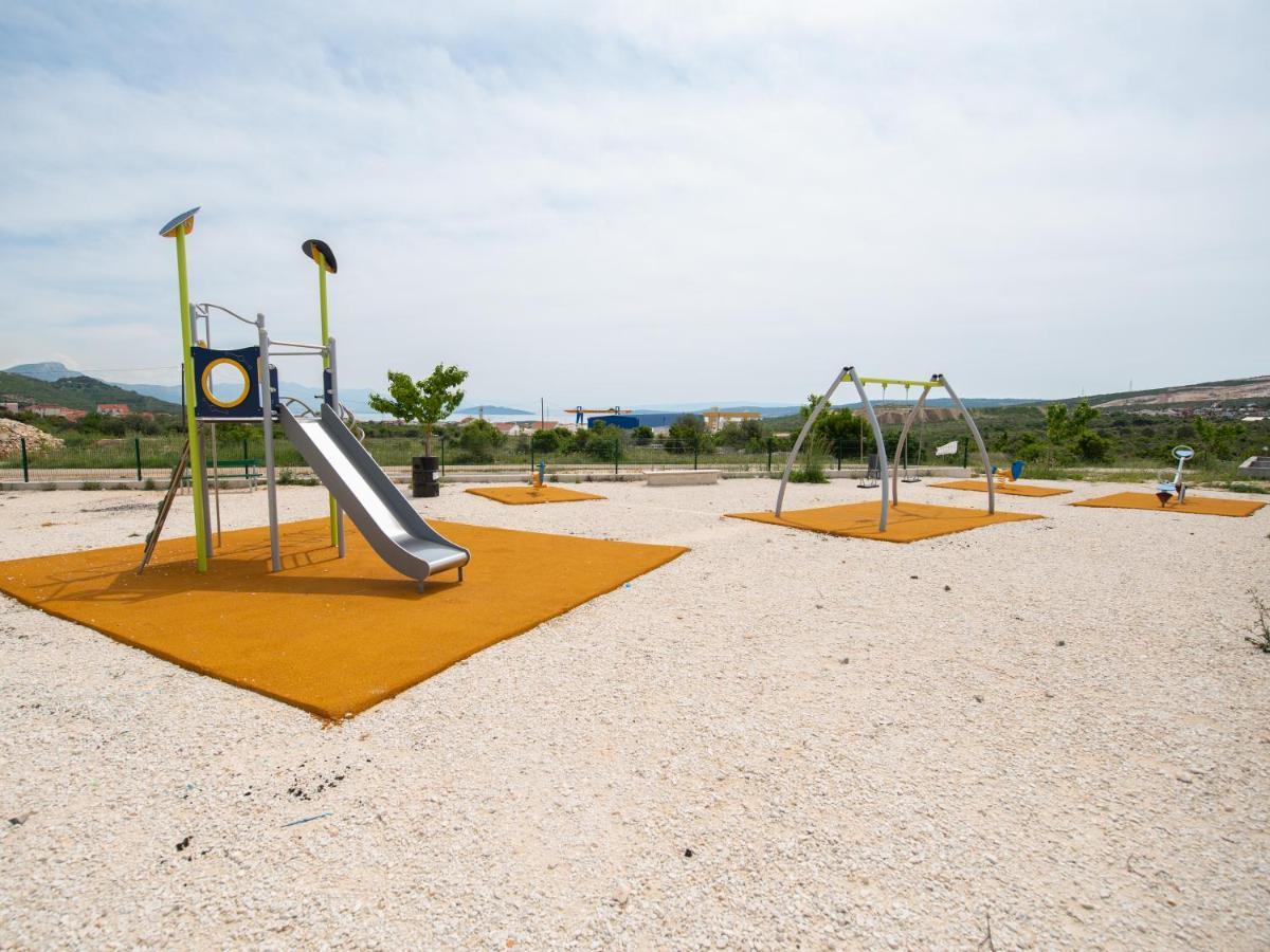Holiday Home Near Trogir Kaštel Štafilić Exteriör bild