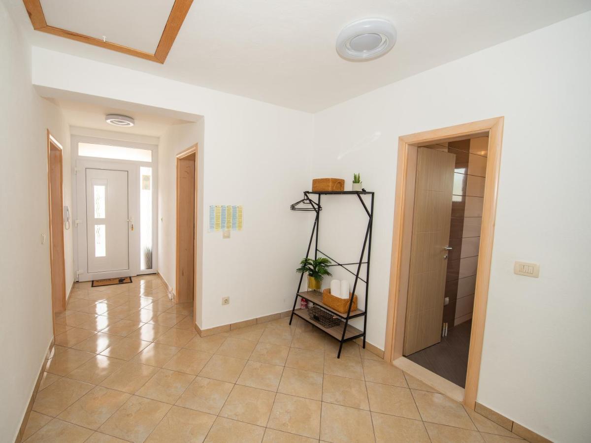 Holiday Home Near Trogir Kaštel Štafilić Exteriör bild