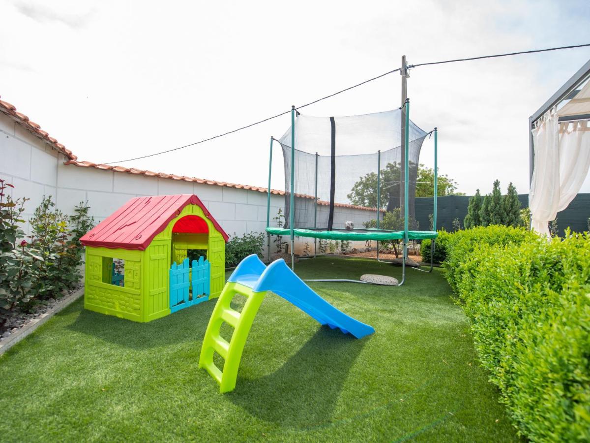 Holiday Home Near Trogir Kaštel Štafilić Exteriör bild