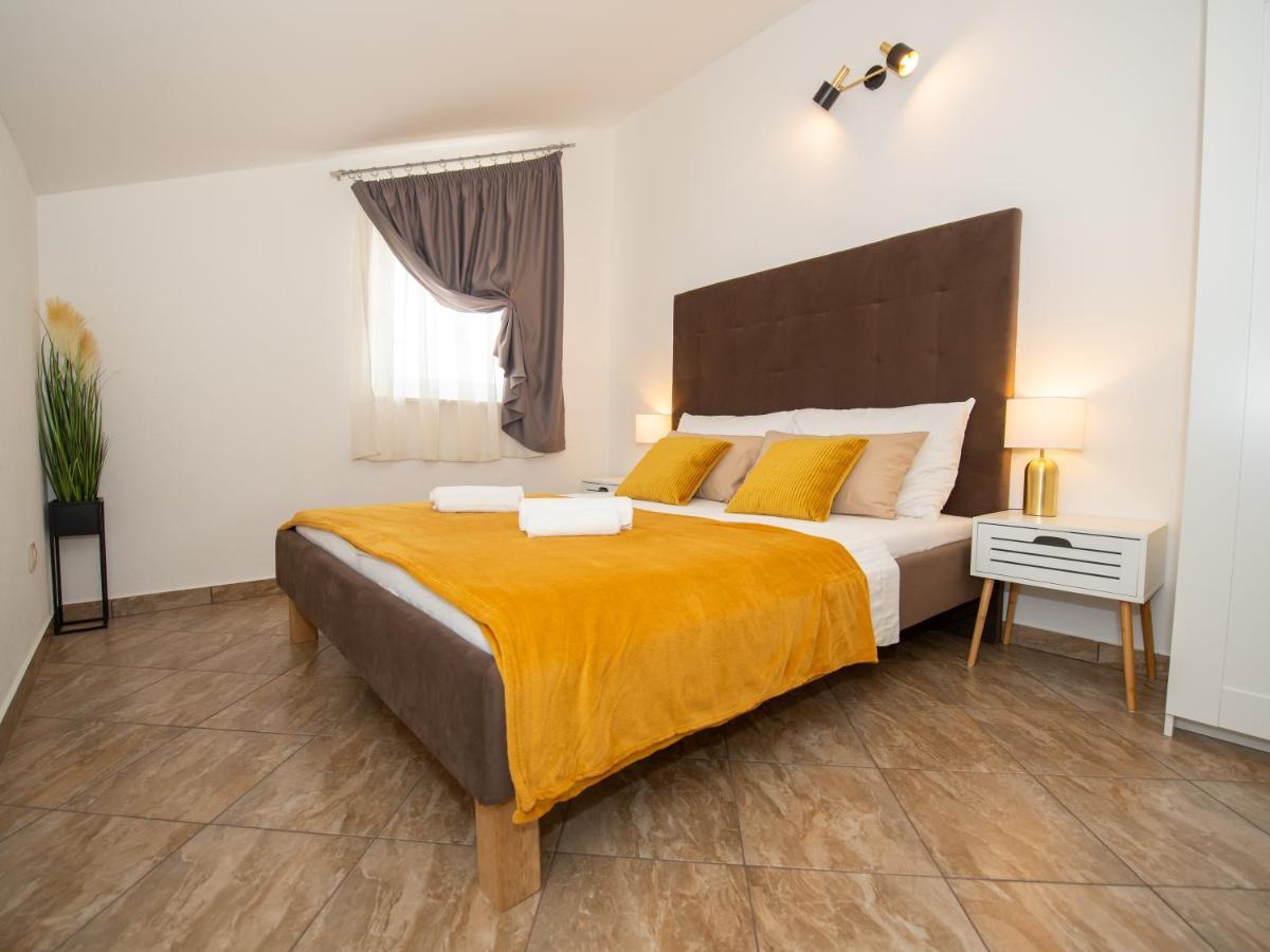 Holiday Home Near Trogir Kaštel Štafilić Exteriör bild
