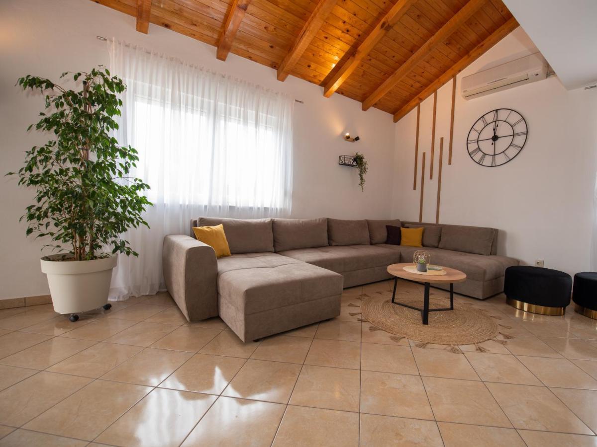 Holiday Home Near Trogir Kaštel Štafilić Exteriör bild