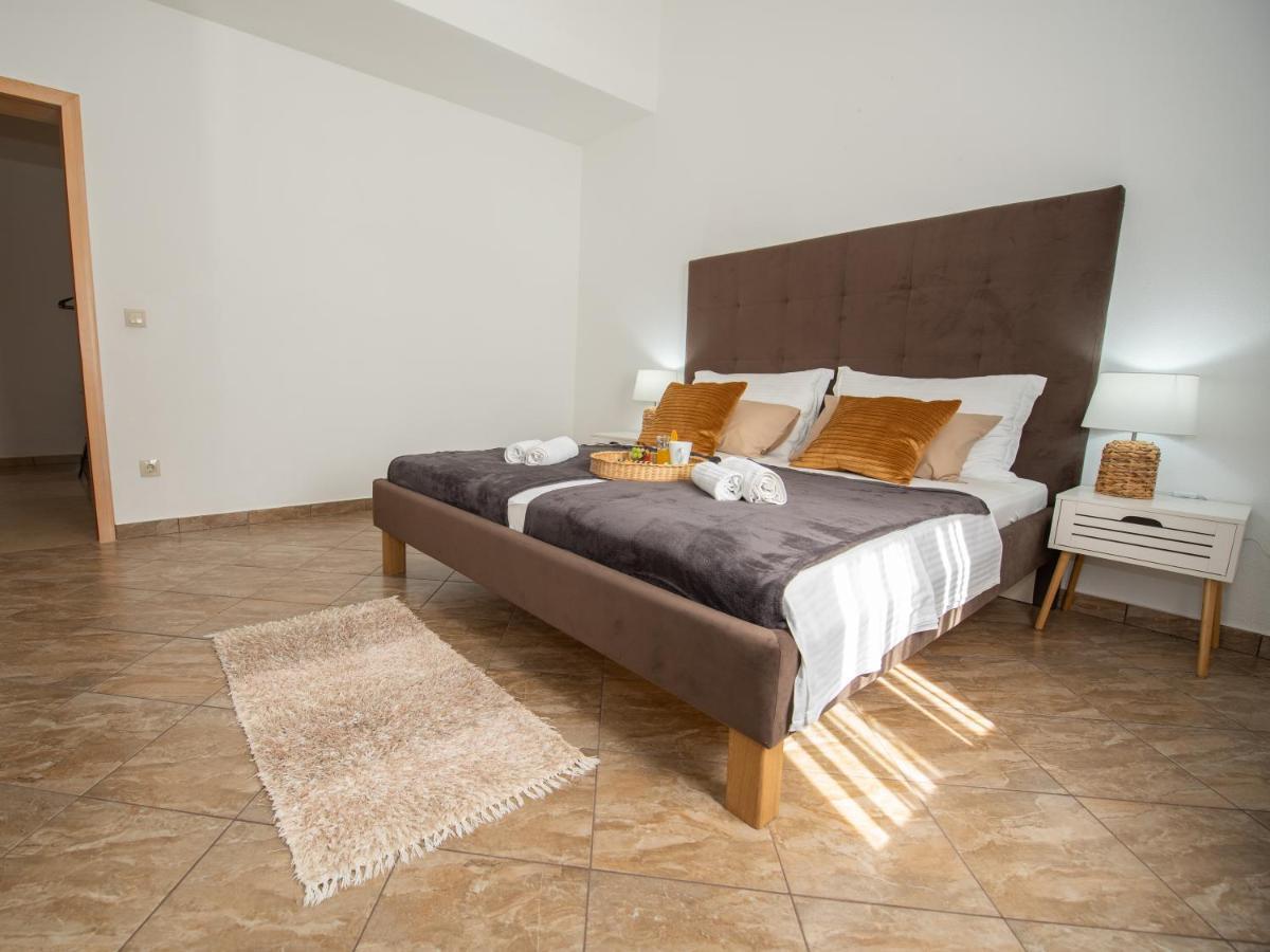 Holiday Home Near Trogir Kaštel Štafilić Exteriör bild
