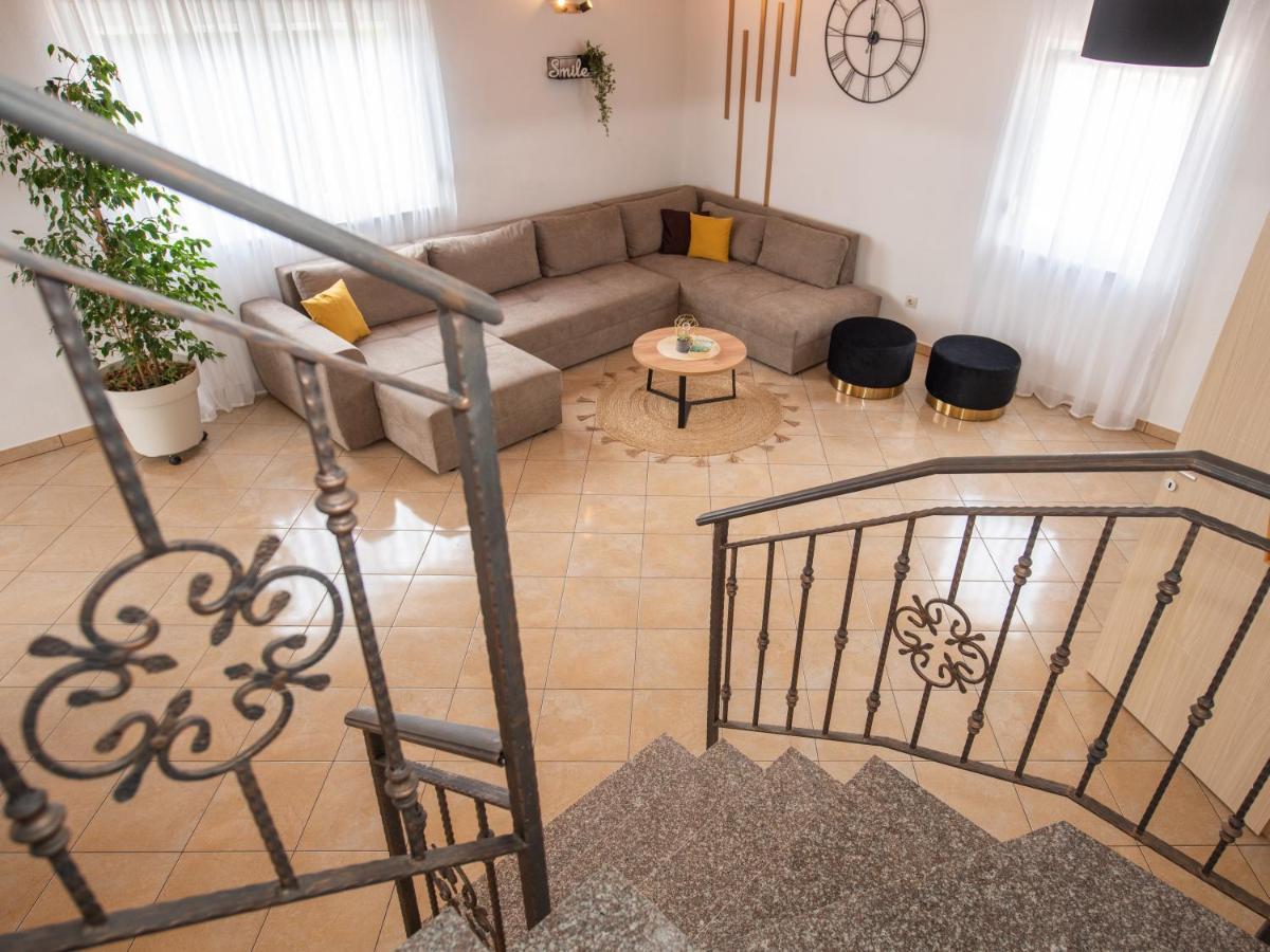 Holiday Home Near Trogir Kaštel Štafilić Exteriör bild