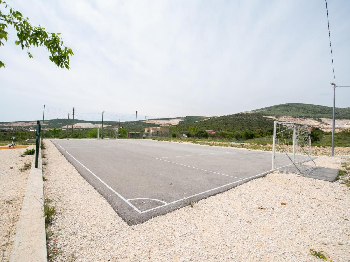 Holiday Home Near Trogir Kaštel Štafilić Exteriör bild