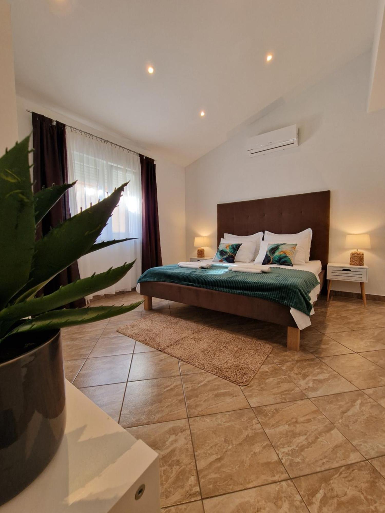 Holiday Home Near Trogir Kaštel Štafilić Exteriör bild