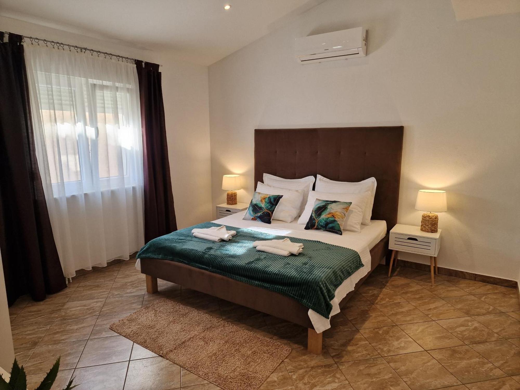 Holiday Home Near Trogir Kaštel Štafilić Exteriör bild