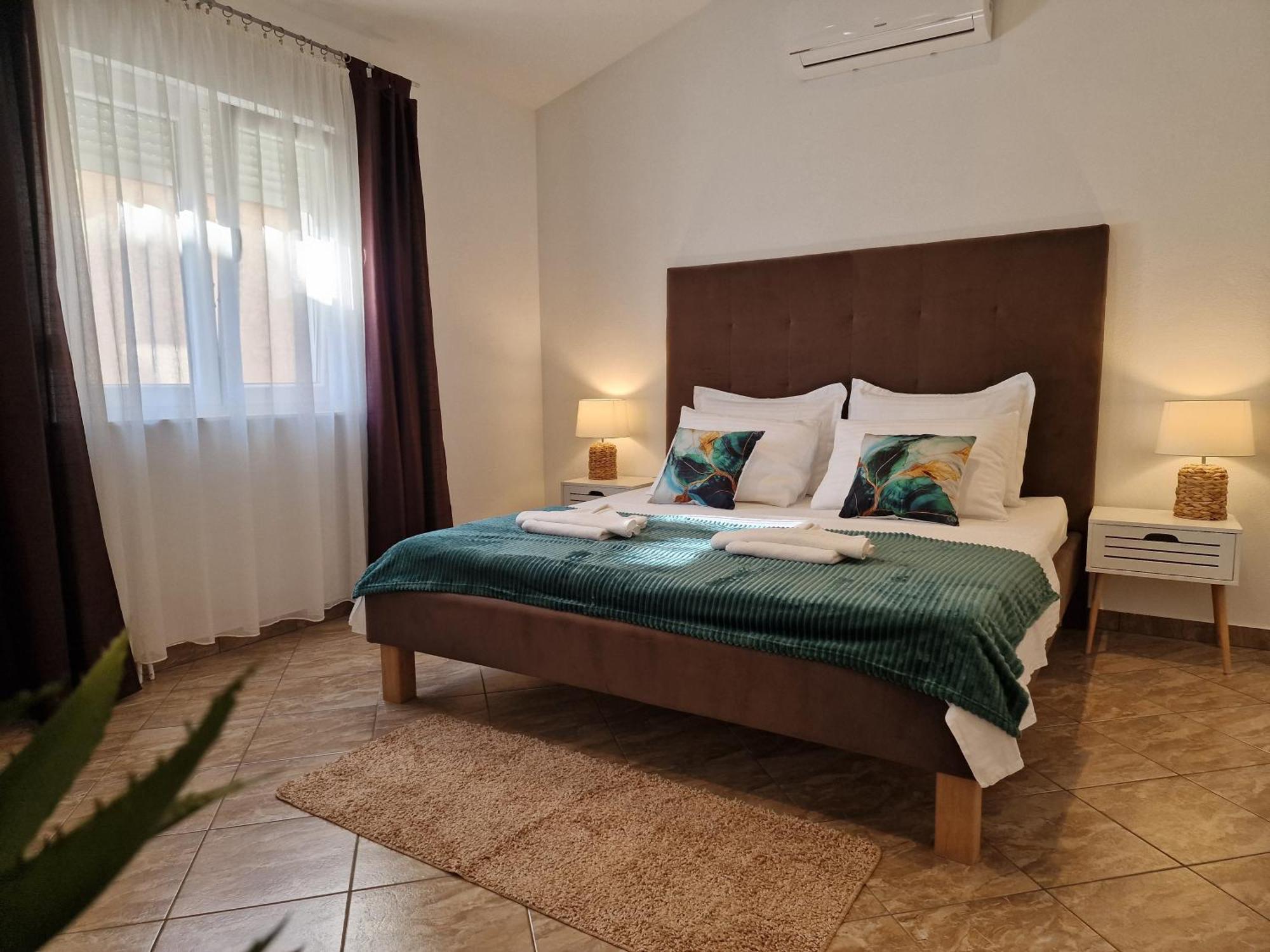 Holiday Home Near Trogir Kaštel Štafilić Exteriör bild