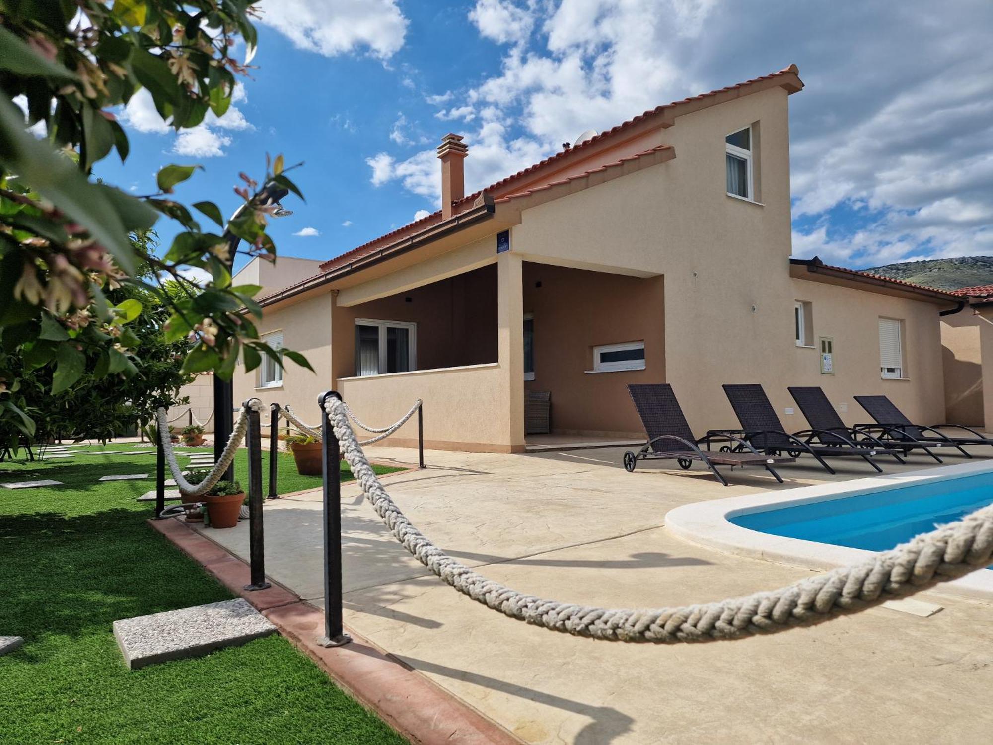 Holiday Home Near Trogir Kaštel Štafilić Exteriör bild