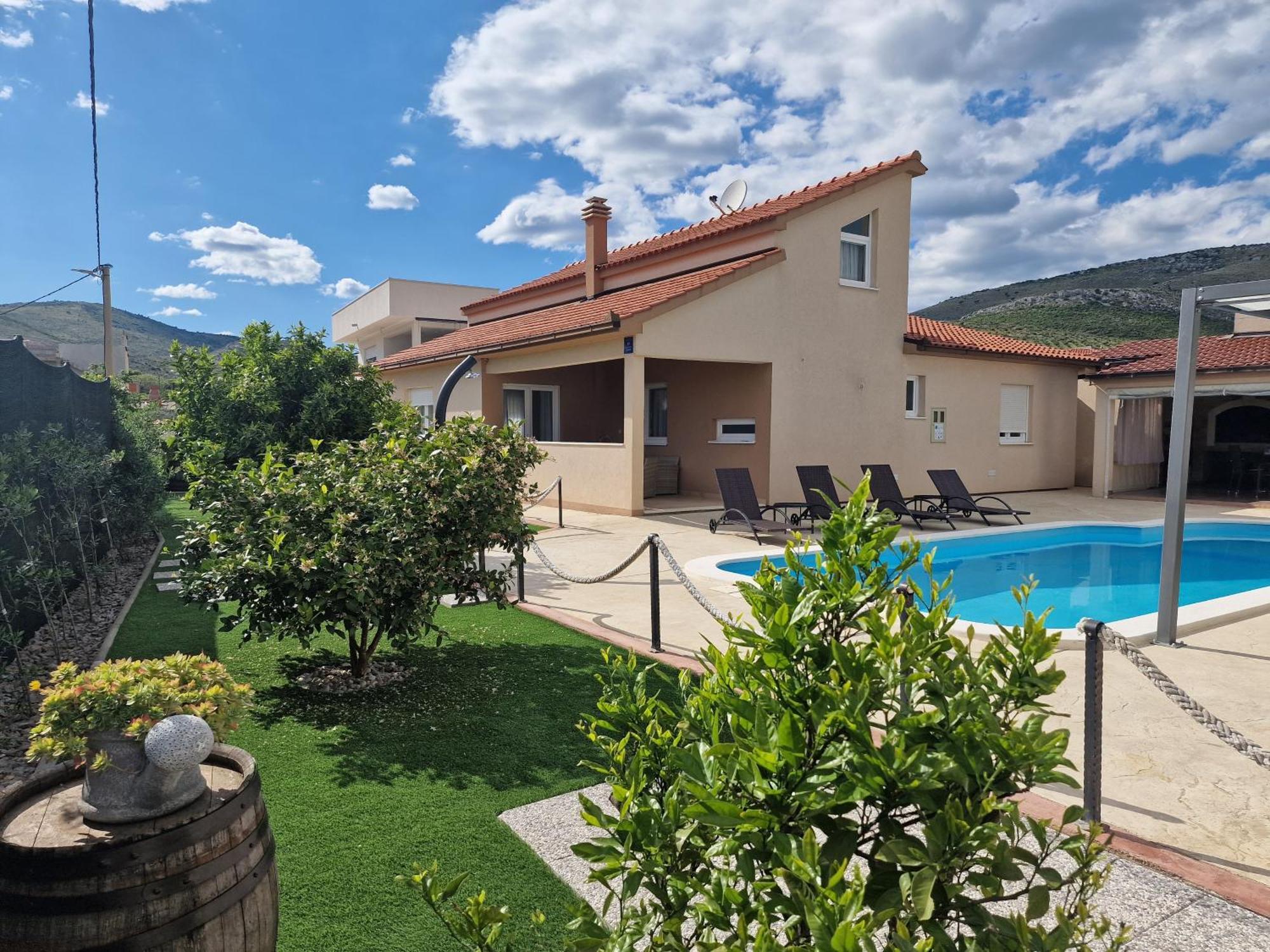 Holiday Home Near Trogir Kaštel Štafilić Exteriör bild