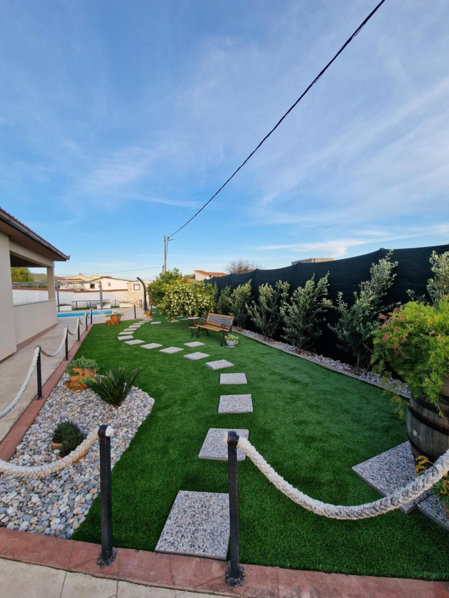 Holiday Home Near Trogir Kaštel Štafilić Exteriör bild
